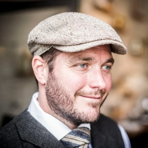 Portrait von Philipp im Peaky Blinders Stil